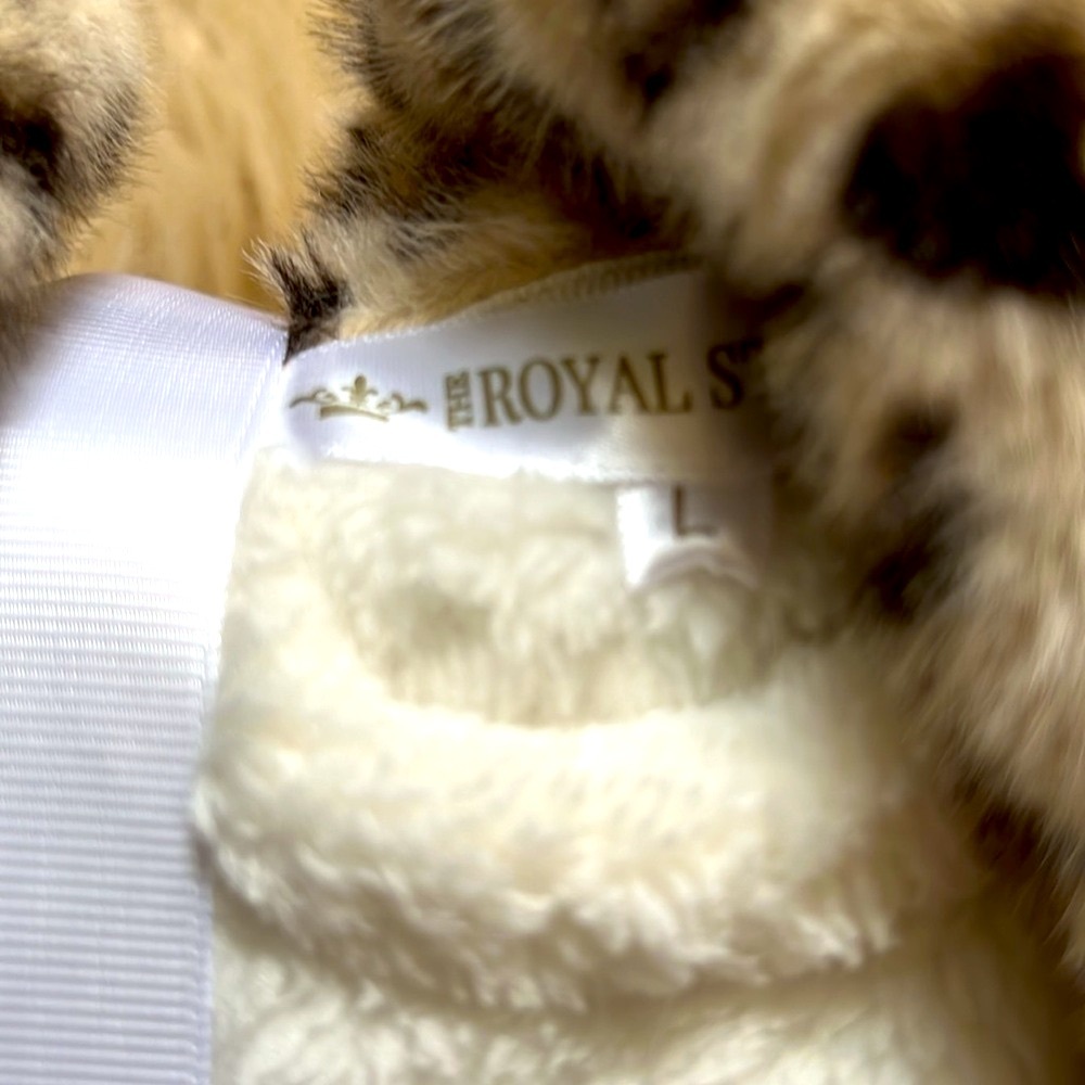 Royal Standard Hooded Robe - Picture 5 of 6